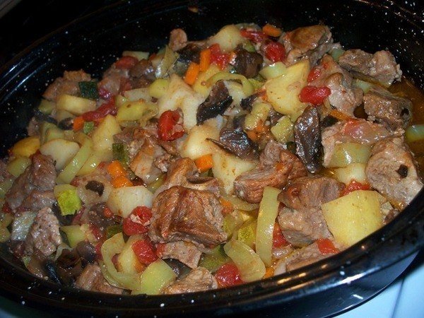 Овощи с мясом и грибами